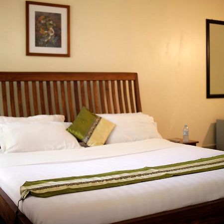 Entebbe Palm Hotel Exterior foto